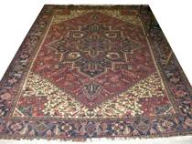 Appraisal: A Persian Heriz circa late th Century Lovely patterned carpet