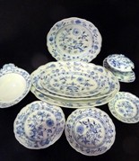 Appraisal: A quantity of Meissen onion pattern serving dishes comprising a