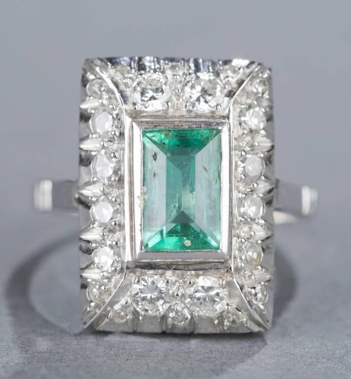 Appraisal: ct Emerald Art Deco revival platinum ring A ct Emerald