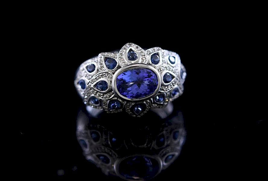 Appraisal: k white gold and tanzanite ring k white gold and