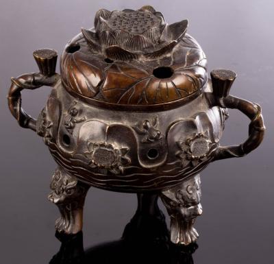 Appraisal: A Chinese bronze censer with embossed water lilies and frogs