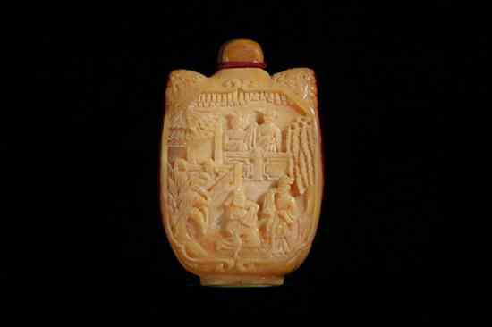 Appraisal: CHINESE HORN BILL IVORY SNUFF BOTTLE Of flattened ovoid-form caved