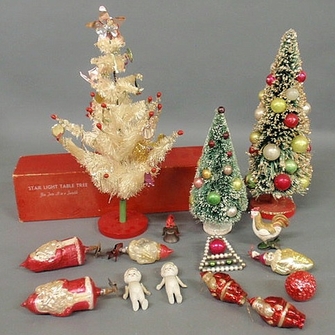 Appraisal: Group of early Christmas decorations and ornaments etc tree w