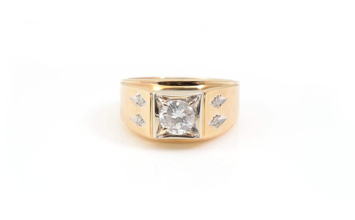 Appraisal: GENTS CT DIAMOND RING K yellow gold ring centers an