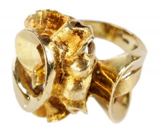 Appraisal: kt Ribbon Form Ring textured and polished swirl ribbon design