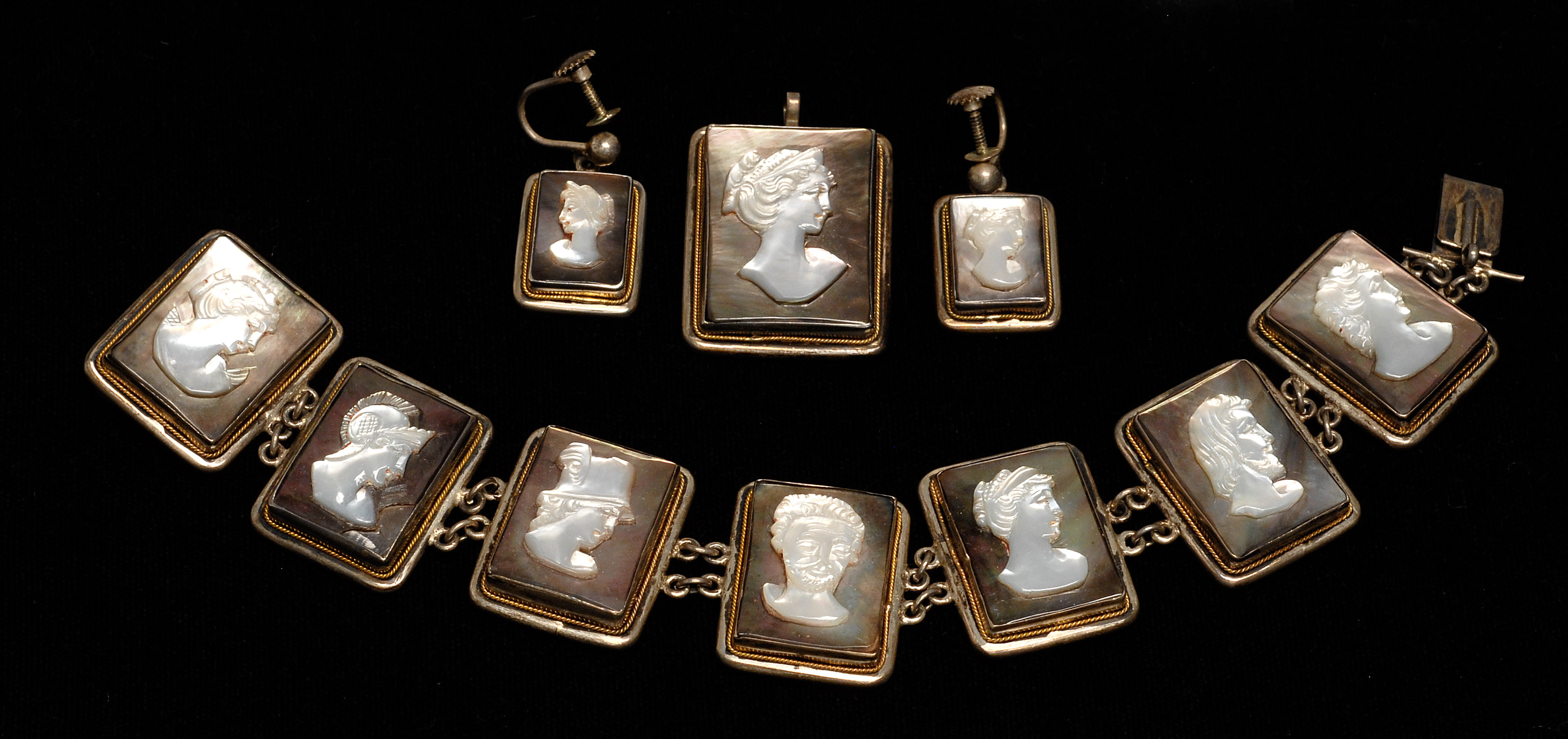 Appraisal: CAMEO DEMI-PARURE A bracelet a pendant and a pair of