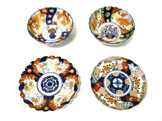 Appraisal: Four pieces of Imari including bowl with scalloped edges cobalt