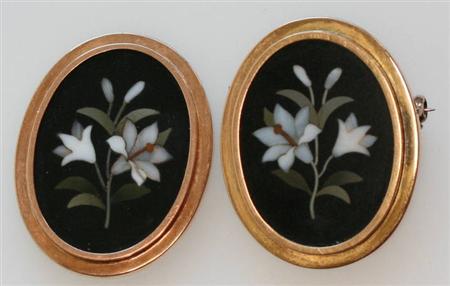 Appraisal: A pietra dura earring and a brooch to match of