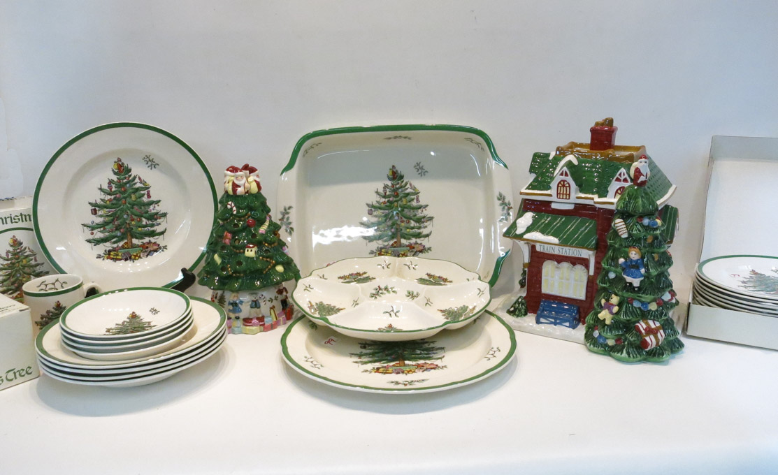 Appraisal: SPODE CHRISTMAS TREE CHINA SET with green trim sixty-three pieces