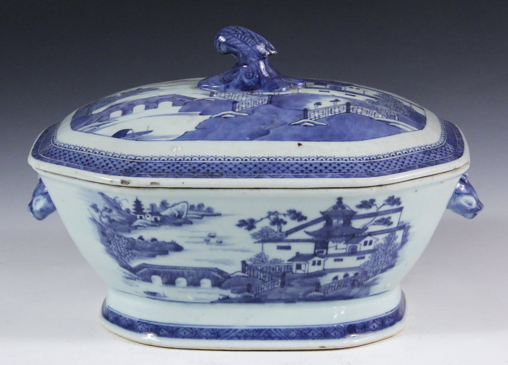 Appraisal: CHINESE PORCELAIN LIDDED TUREEN- th c Canton Export Soup Tureen