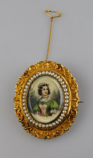 Appraisal: A Victorian gilt metal oval brooch set with a miniature