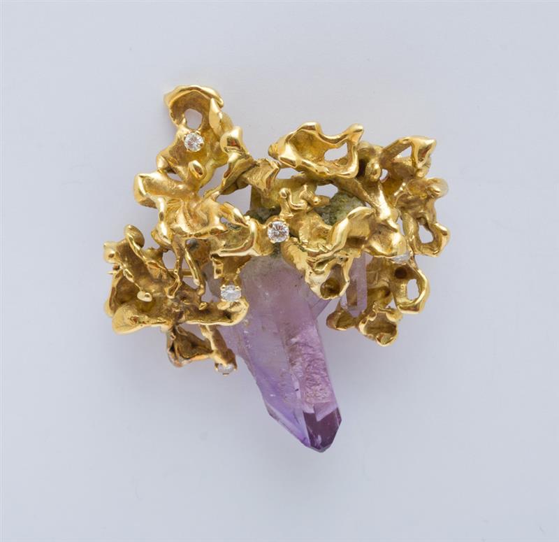 Appraisal: K YELLOW GOLD DIAMOND AND AMETHYST BROOCH The nugget brooch