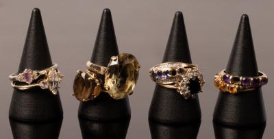 Appraisal: An imitation diamond three-stone ring set in k yellow gold