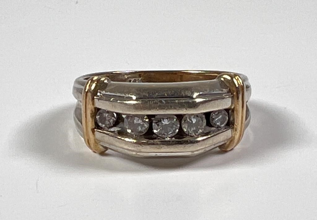 Appraisal: K GOLD AND DIAMOND RINGMarked K grams