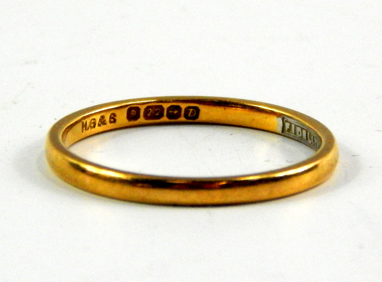 Appraisal: A ct gold wedding band size O g