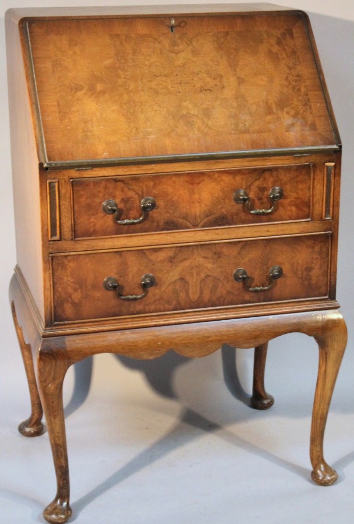 Appraisal: A mid- thC walnut veneered bureau the fall front hinging