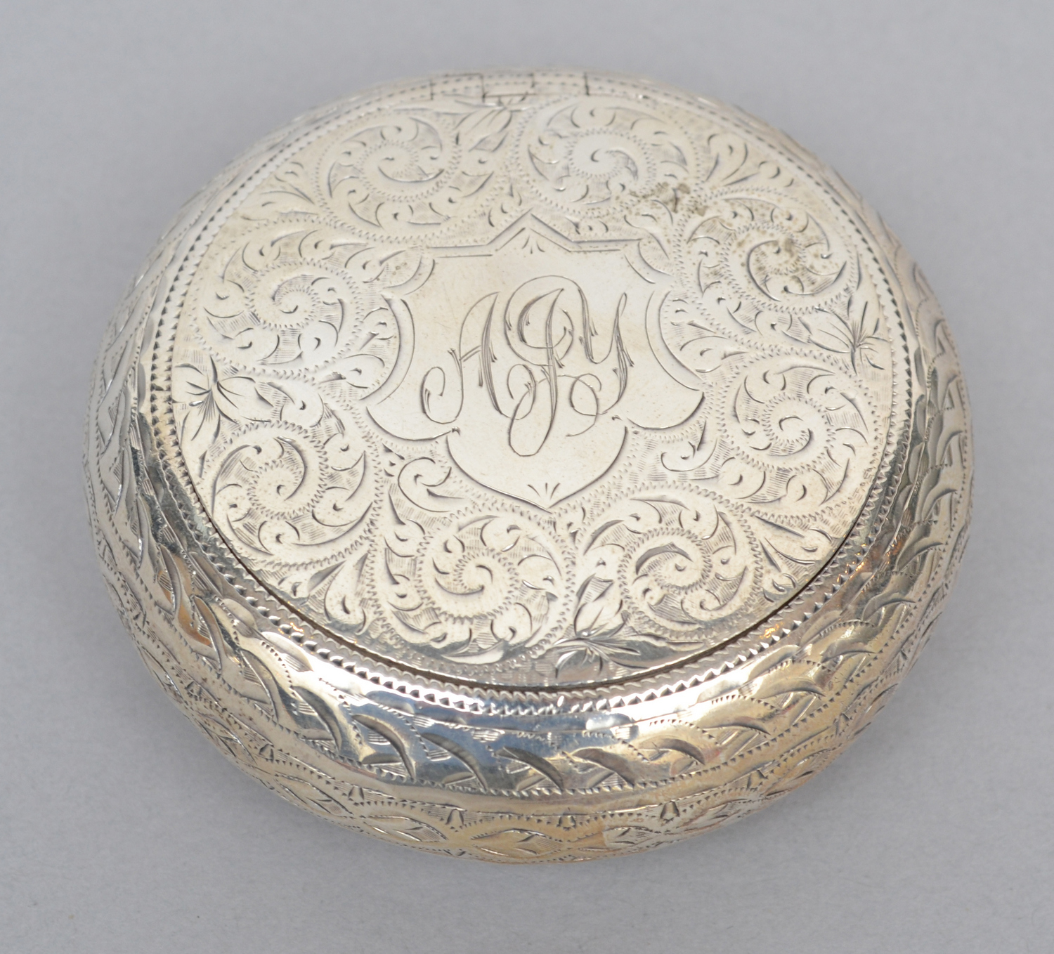 Appraisal: AN EDWARDIAN CIRCULAR STERLING SILVER TOBACCO BOX MAKER ADIE LOVEKIN