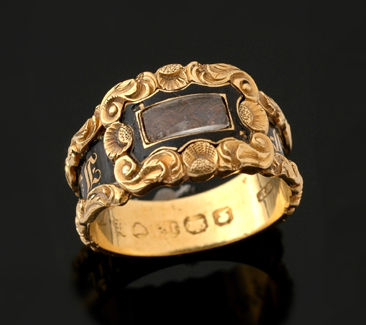 Appraisal: An early Victorian gold and enamel mourning ring Circa The