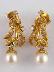 Appraisal: A pair of yellow metal tests carat gold cultured pearl