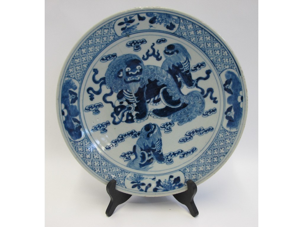 Appraisal: Chinese blue and white plate decorated with three dogs of