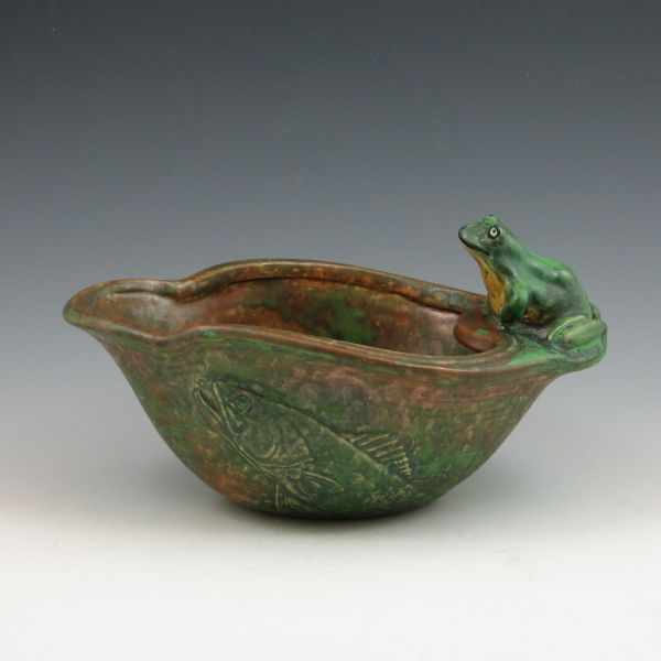 Appraisal: Weller Coppertone bowl with a frog sitting on the edge