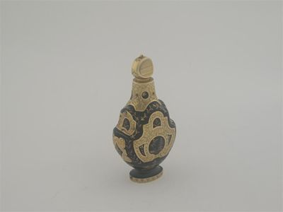 Appraisal: A late th century gold mounted lacquered scent bottle with