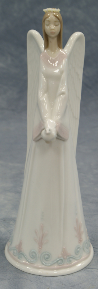 Appraisal: Lladro figurine sounds of peace R Estimate -