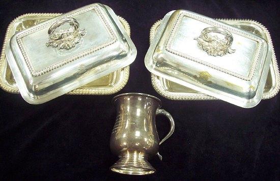 Appraisal: A pair of entree dishes etc