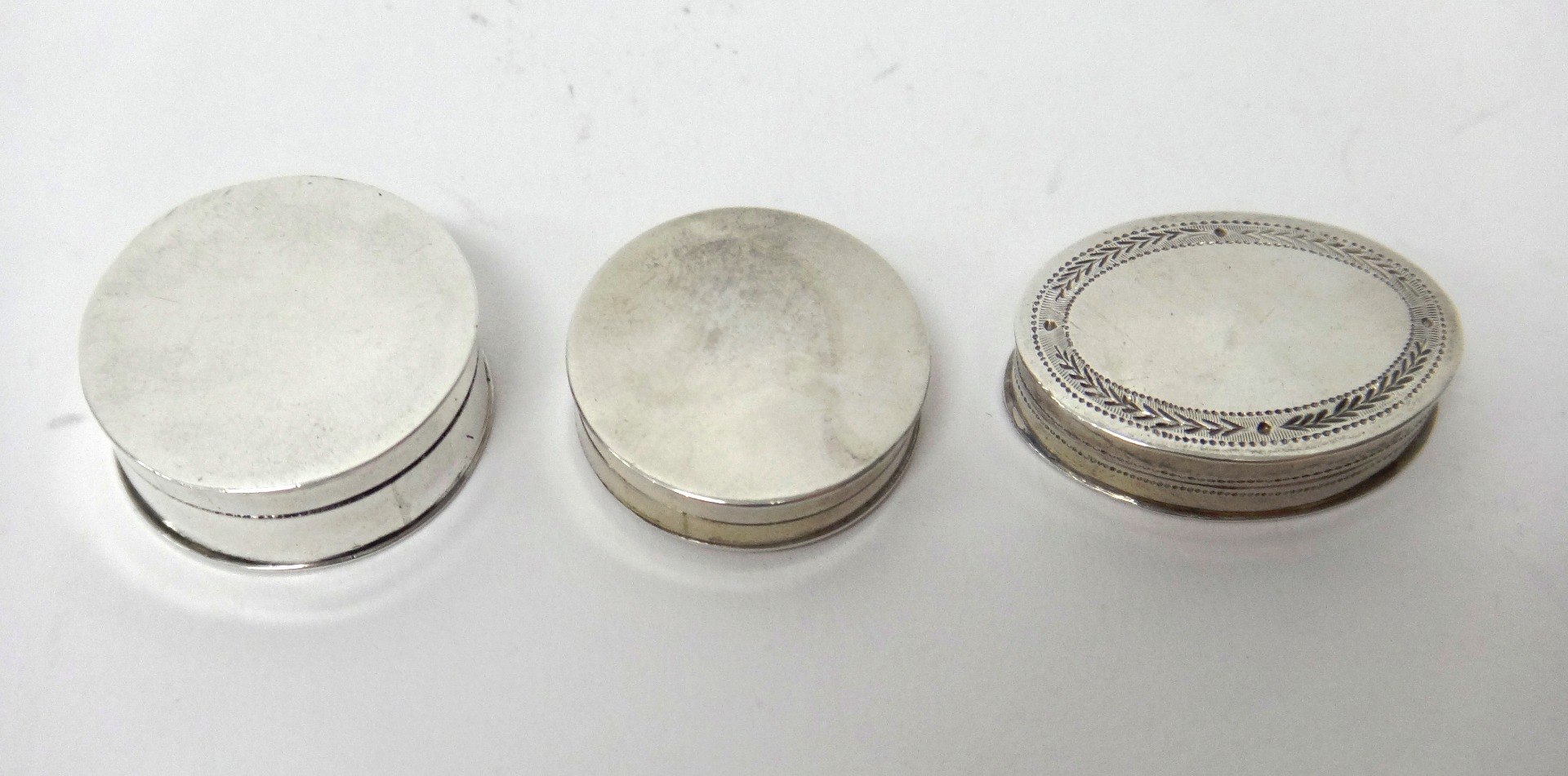 Appraisal: A George III silver oval pill box decorated with engraved