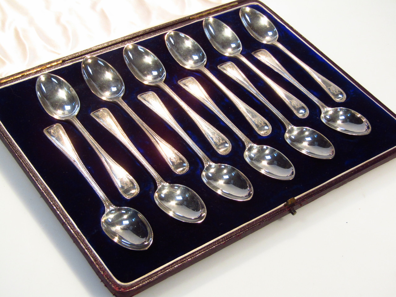 Appraisal: A set of twelve Victorian silver teaspoons Old English Bead