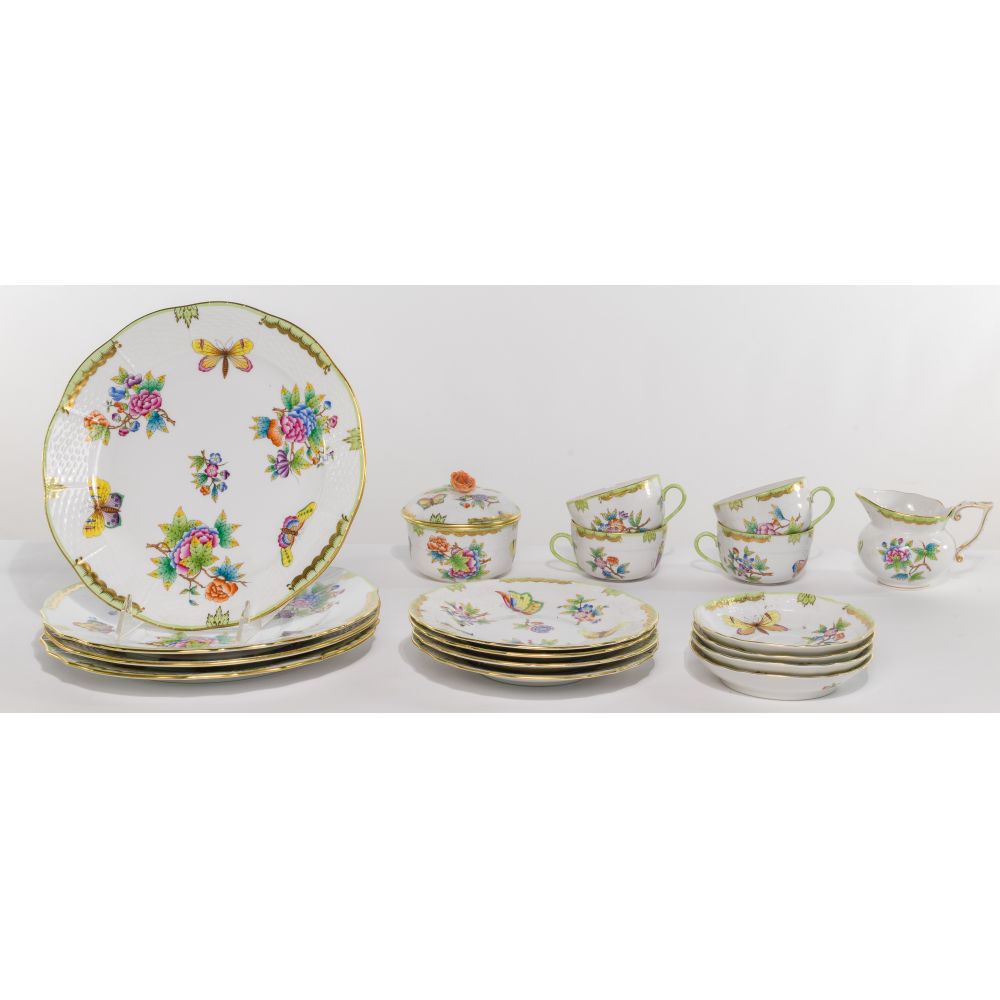 Appraisal: HEREND QUEEN VICTORIA PORCELAIN TEA SERVICE pieces including -inch plates