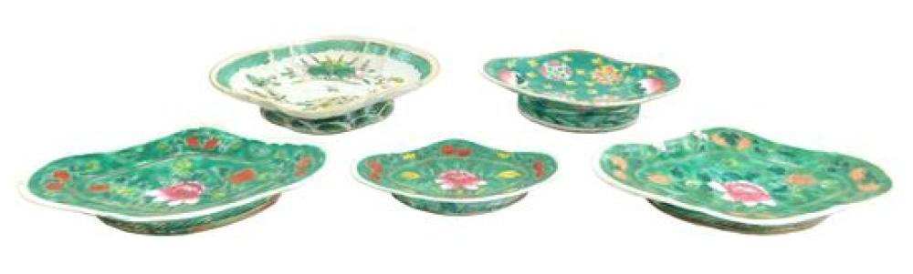 Appraisal: ASIAN Five Chinese porcelain dishes late Qing dynasty- 's all