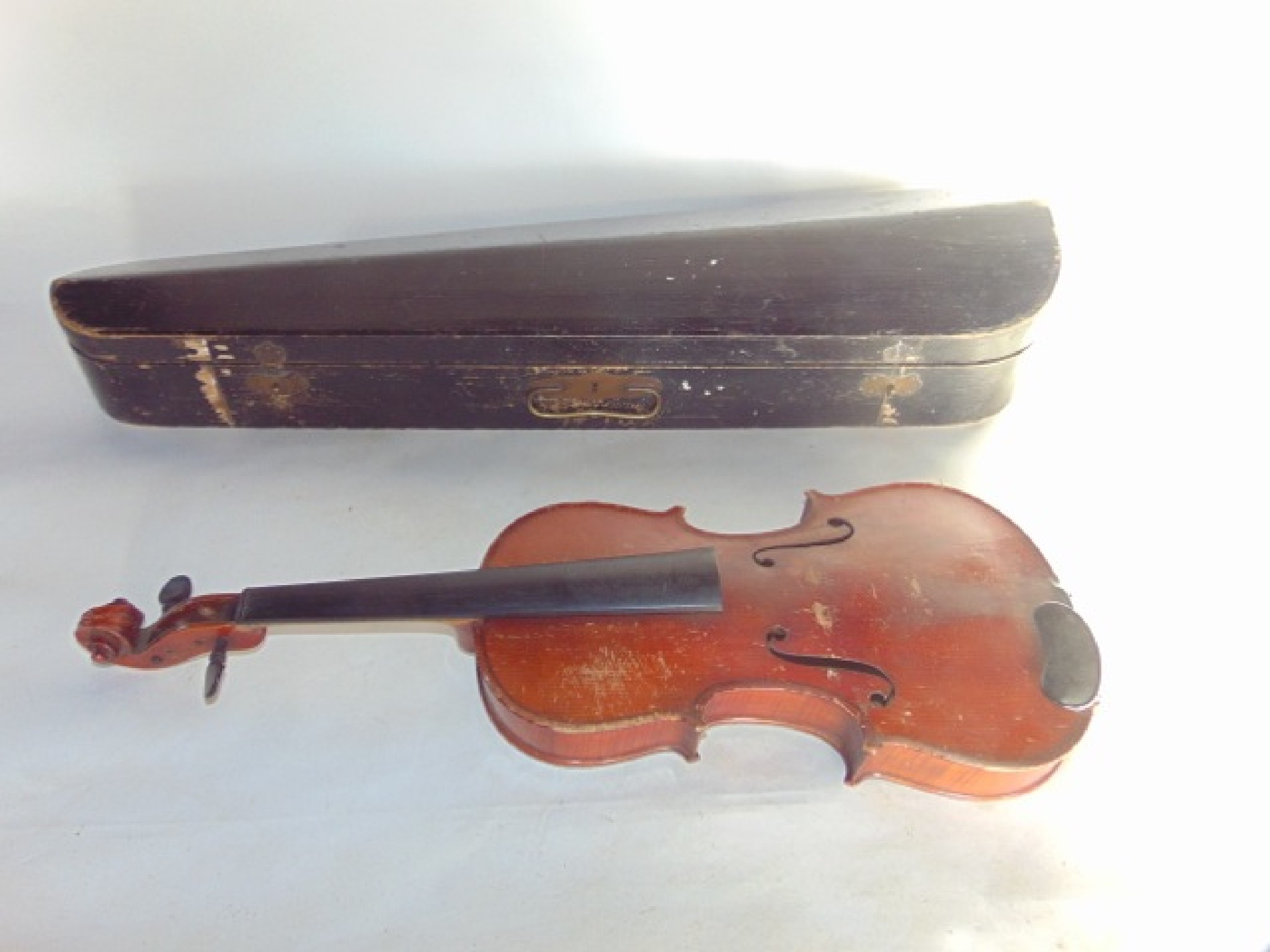 Appraisal: An antique violin set within a blue felt lined timber