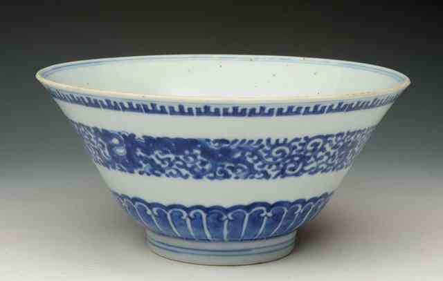 Appraisal: A CHINESE BLUE AND WHITE PORCELAIN BOWL in the th