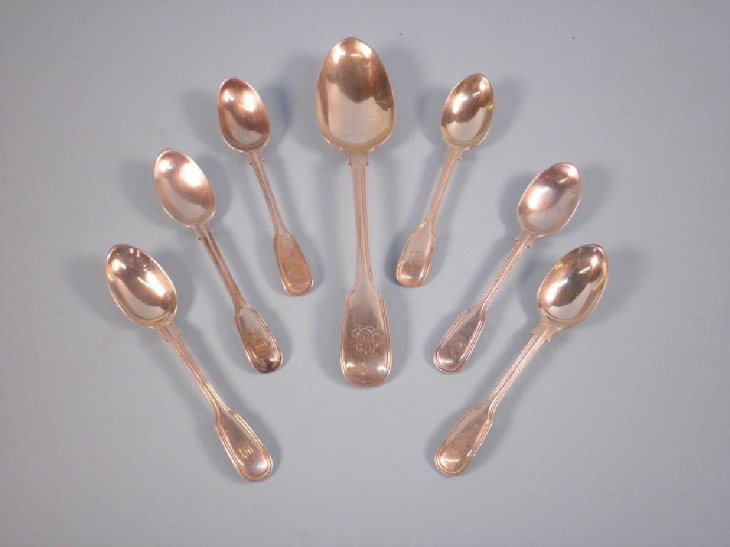 Appraisal: A silver fiddle and thread pattern dessert spoon bearing the