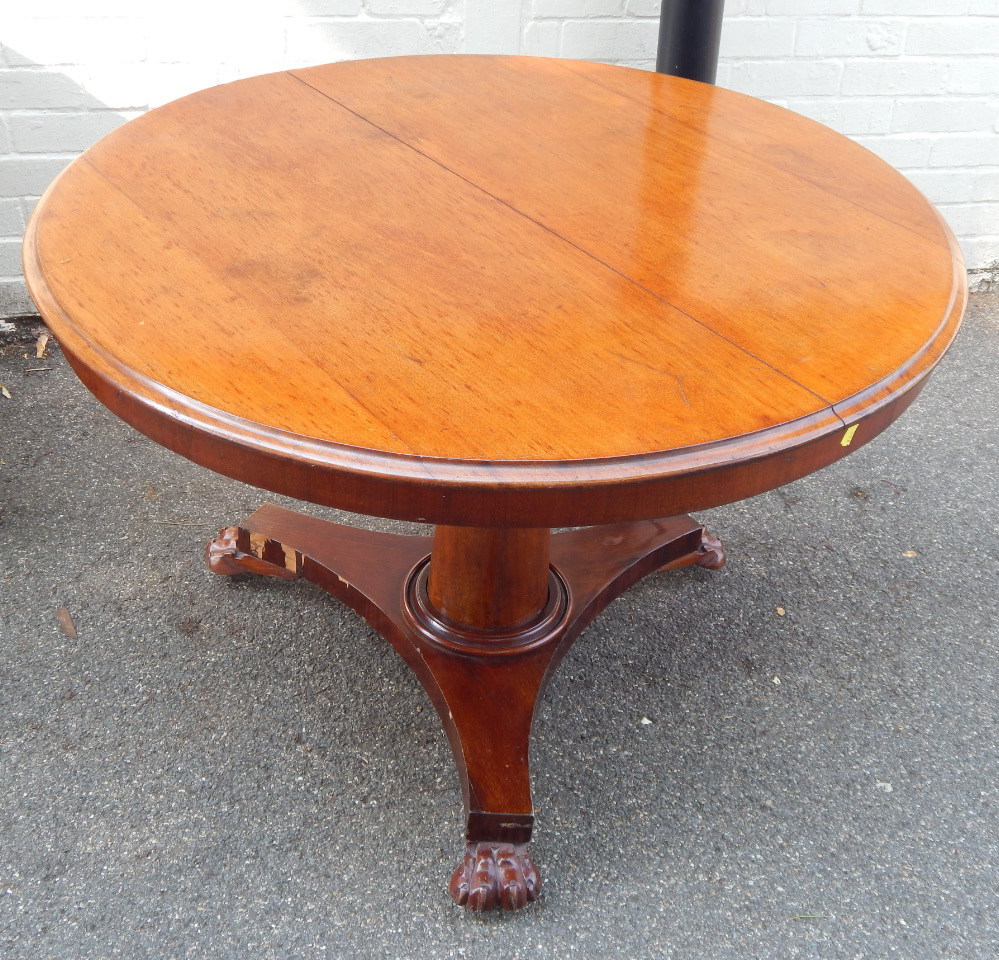 Appraisal: A Victorian plum-pudding mahogany tilt top breakfast table with circular