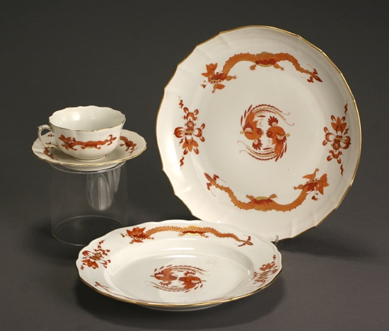 Appraisal: Meissen 'Red Dragon' Part Dinner Service Post Consisting of Dinner