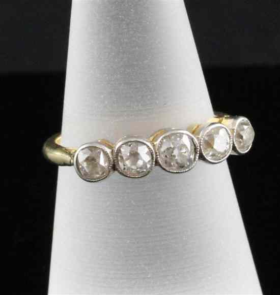 Appraisal: An ct gold graduated five stone diamond ring Size M