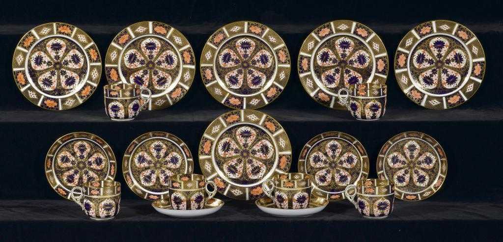 Appraisal: A SET OF SIX ROYAL CROWN DERBY IMARI PATTERN TEACUPS