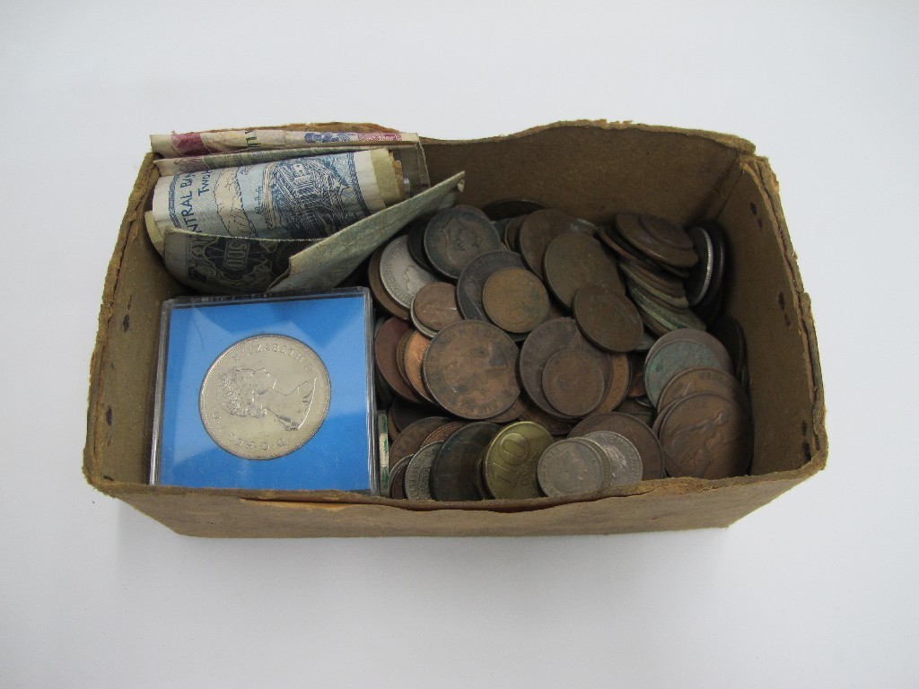 Appraisal: A box of assorted coins and foreign banknotes