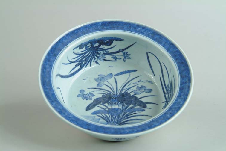 Appraisal: FINE BLUE AND WHITE CANTON WASH BASIN Round bowl with