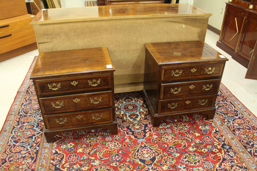 Appraisal: THREE-PIECE HENREDON BEDROOM FURNITURE SET 'Aston Court' Collection Henredon Furniture