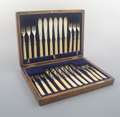 Appraisal: A modern cased set of twelve pairs of ivory-handled fish