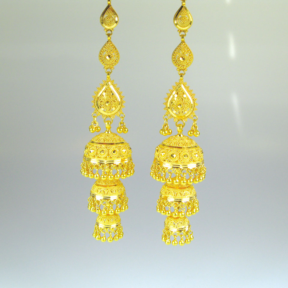 Appraisal: Pair of k yellow gold chandelier earrings with screw stud