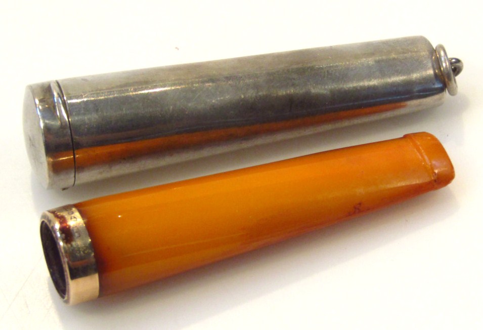 Appraisal: An early thC Meerschaum cheroot holder with tip marked in