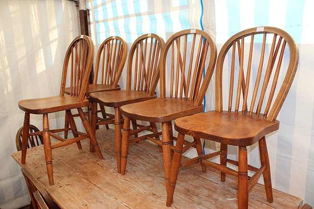 Appraisal: A SET OF TEN ASH AND ELM SPINDLE BACK WINDSOR