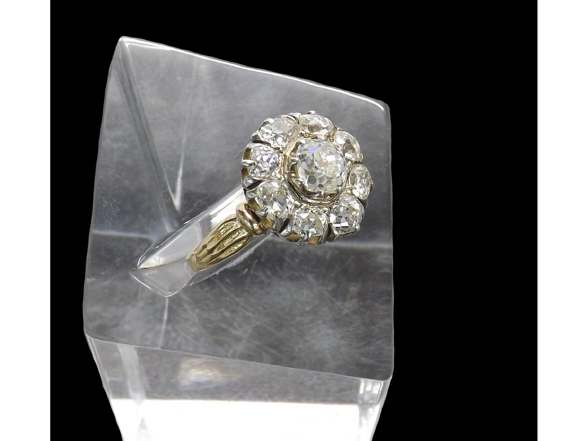 Appraisal: Good quality and impressive diamond cluster ring with old-cut diamonds