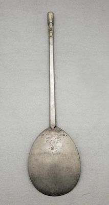 Appraisal: Unascribed An Elizabeth I spoon with a gilt lion the