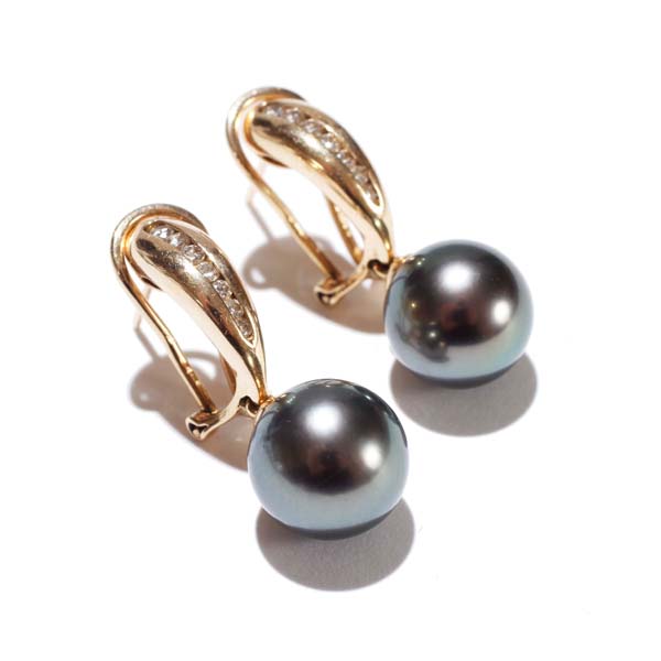 Appraisal: K Yellow Gold and Grey South Sea Pearl and Diamond