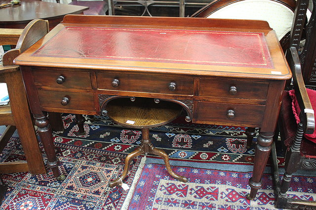 Appraisal: A VICTORIAN MAHOGANY WRITING DESK the red leather inset top